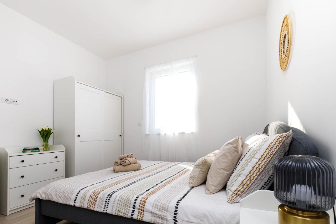 Apartment Klara Krk Town Bagian luar foto